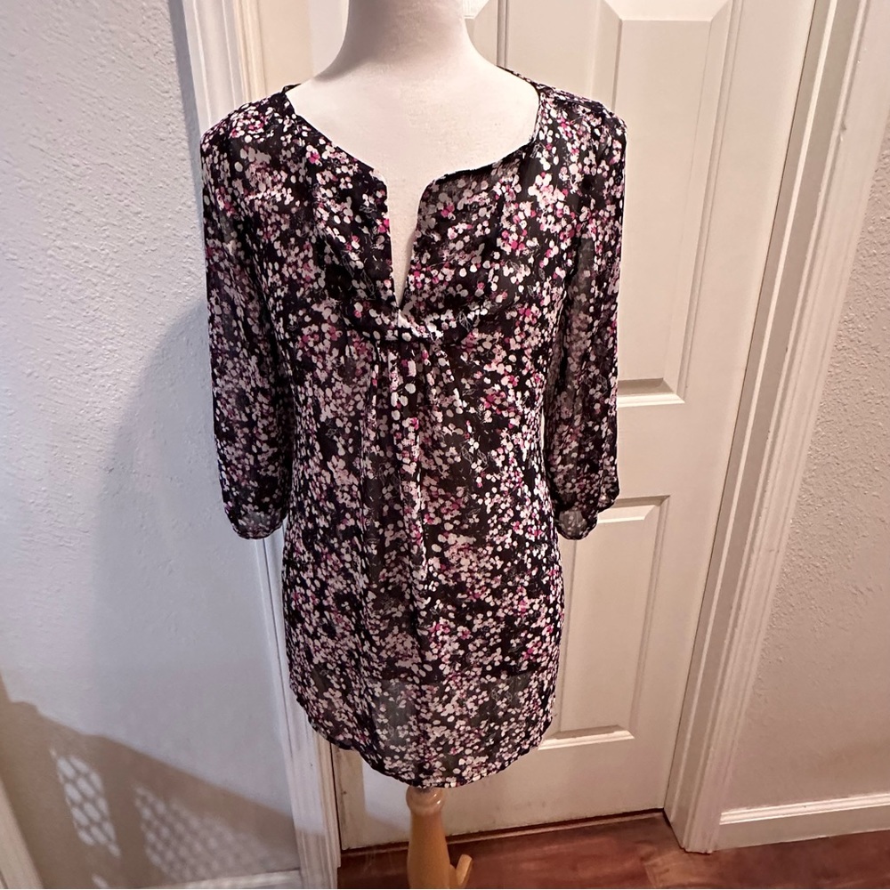 Old Navy Maternity large sheer blouse v-neck black pink floral pattern.